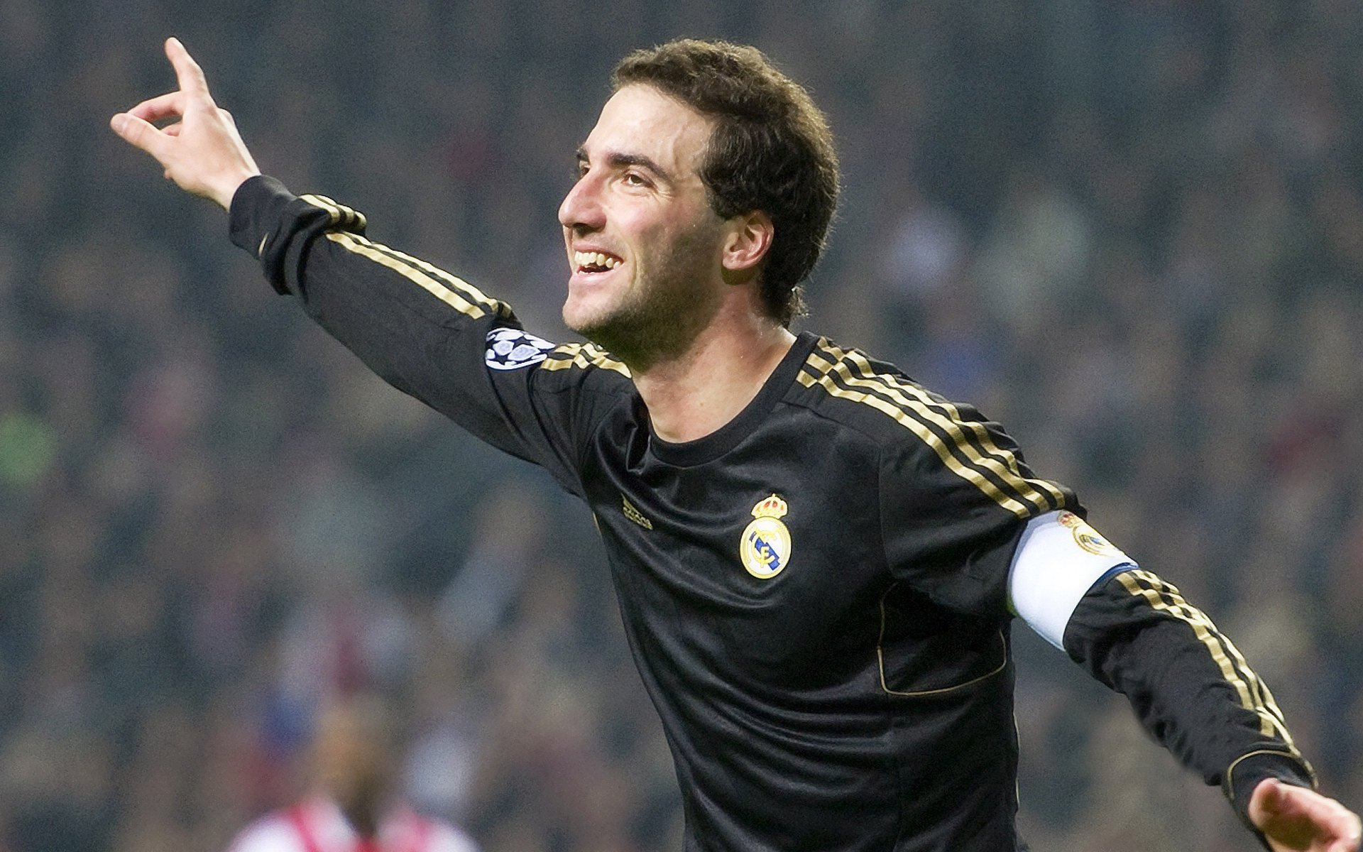 “帕布罗·马特拉：阿根廷美洲狮队的力量与智慧的结合体”